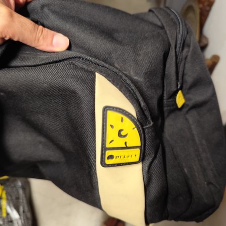 Schwarze Delsey Reisetasche, viel Stauraum