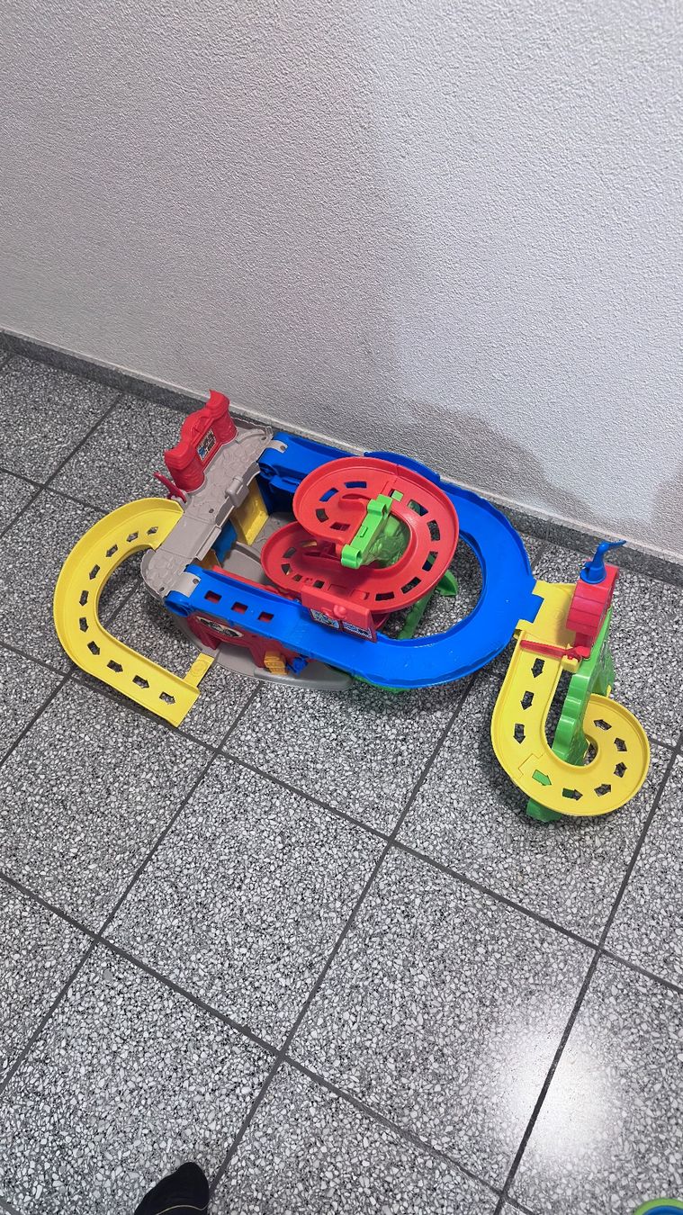 Fisher-Price Giocattoli: Fisher-Price Garage/Rampe – Usato da Schafisheim venduto da SamuelEckert 3