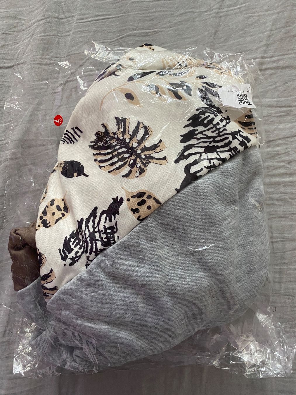 Maglioni & Felpe: Neu und original verpackter Pullover Gr. L – Nuovo e nell'imballaggio originale da Dübendorf venduto da chlinibetris 7