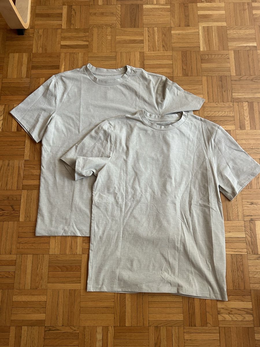T-shirts: 2 T-shirts homme beiges  – D'occasion à Grand-Lancy par eli_x5k9 1