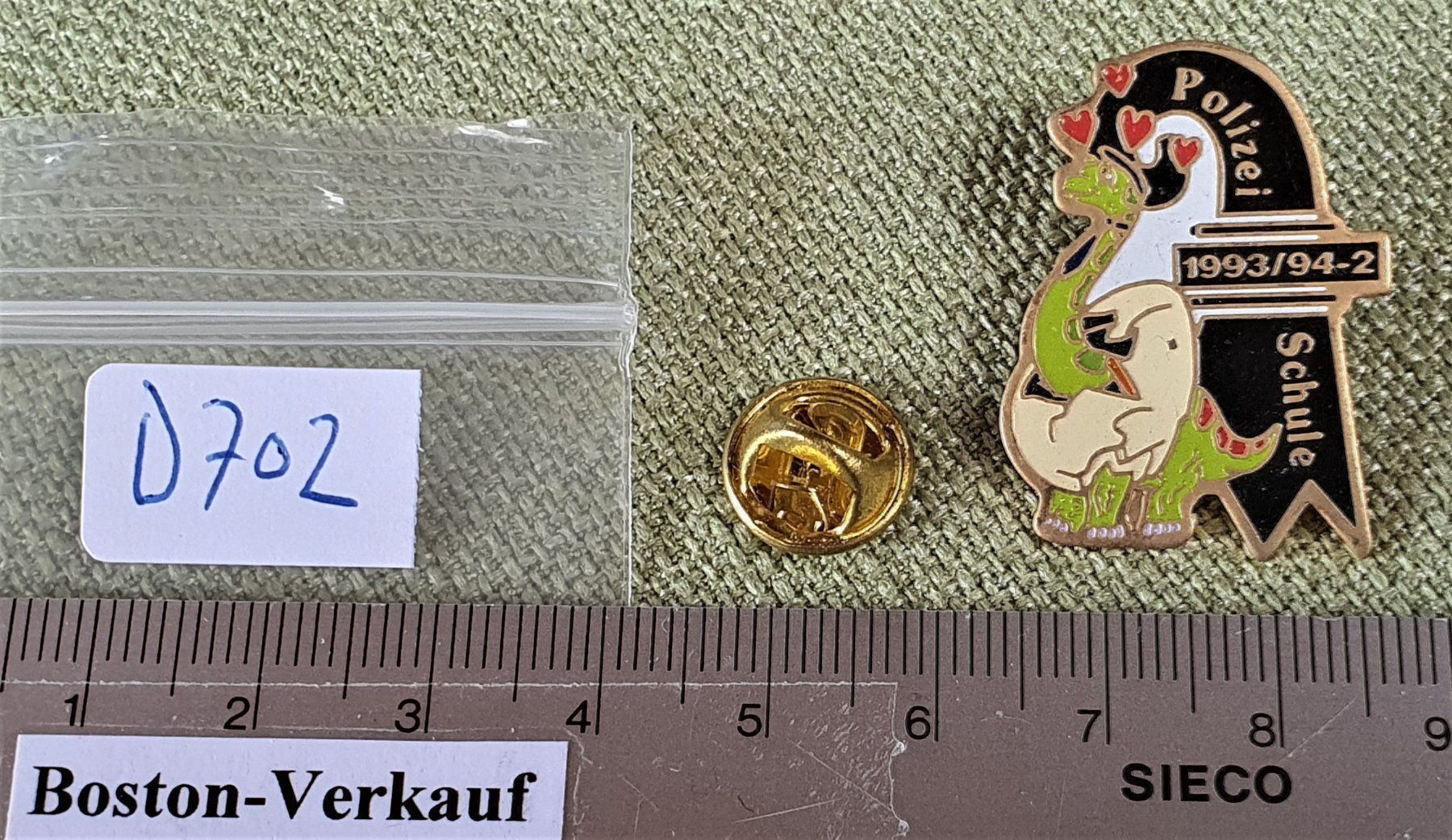 Placchette & Badge: D702  Pin Basler Polizei Schule Dinobaby – Usato da Reinach BL venduto da Boston-Verkauf 3
