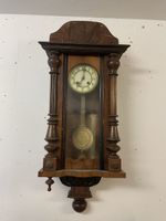 Pendule murale ancienne bois, balancier visible, bon état