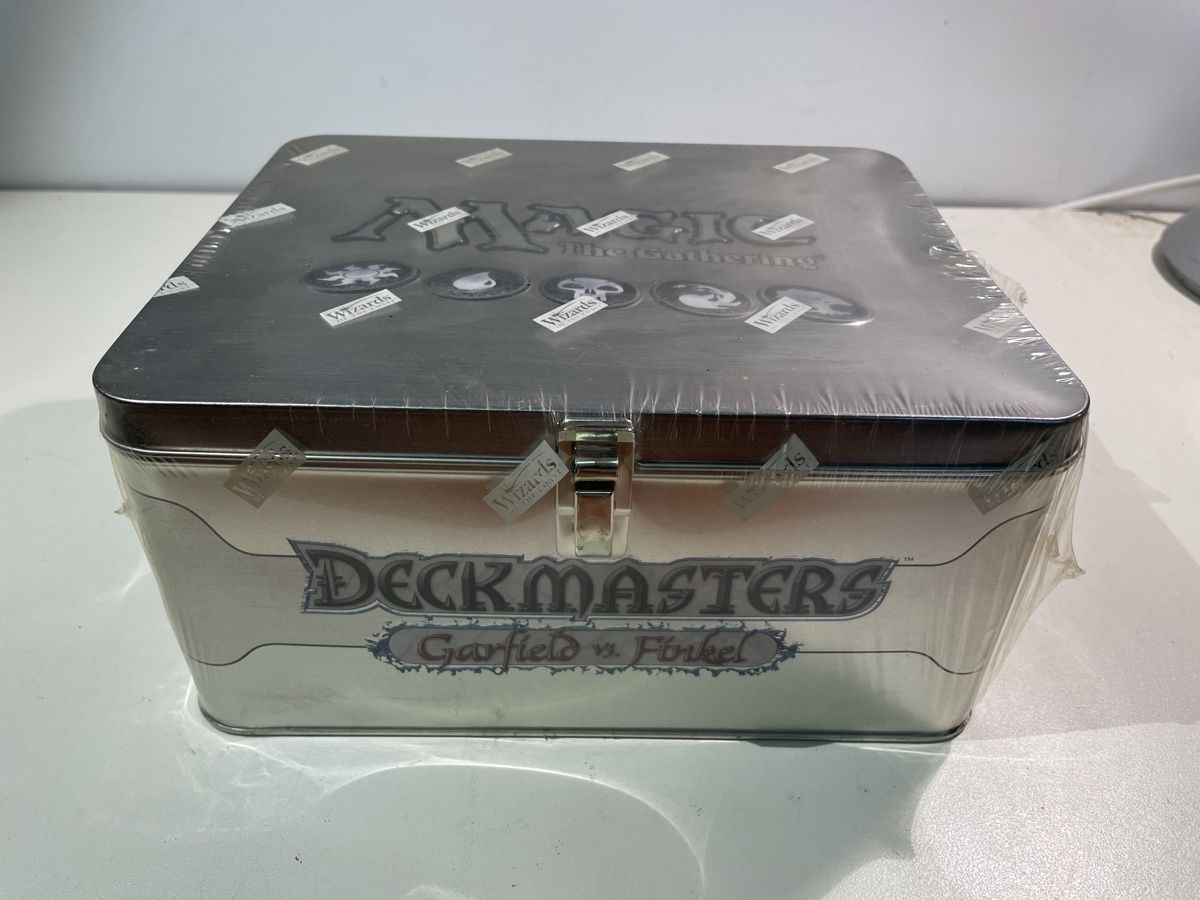 Magic The Gathering Carte collezionabili: Versiegelte Magic: The Gathering Deckmasters Tin Box (SVN11) – Nuovo e nell'imballaggio originale da Künten venduto da Schnaepplihuus