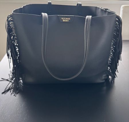 Grosse Tasche mit Fransen Schwarz
