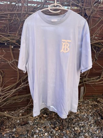 T-shirt Burberry bleu clair, taille L !