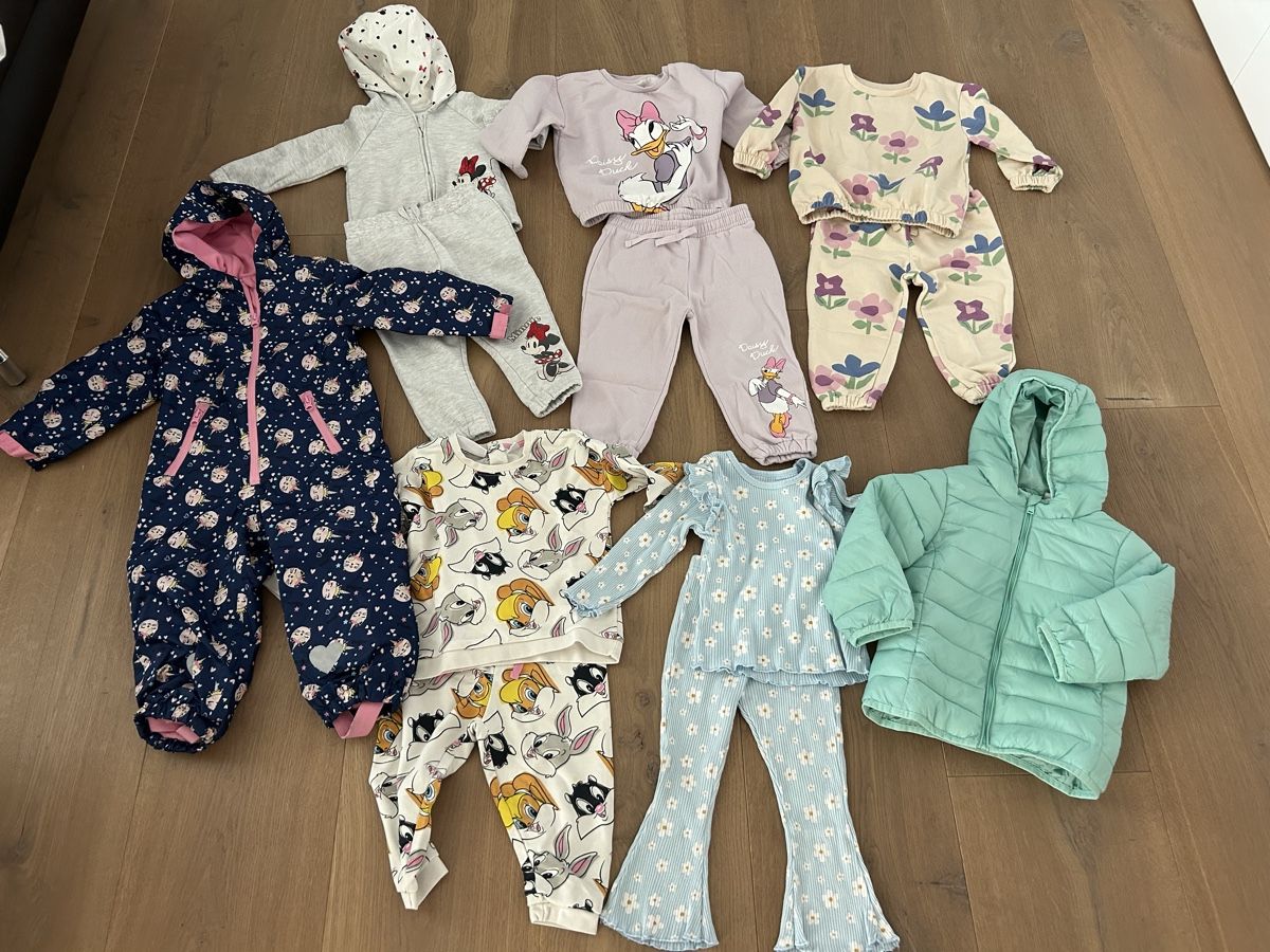 Lotti & Set di vestiti: Kleiderpaket grösse 92 disney – Usato da Rümlang venduto da Jennyanna