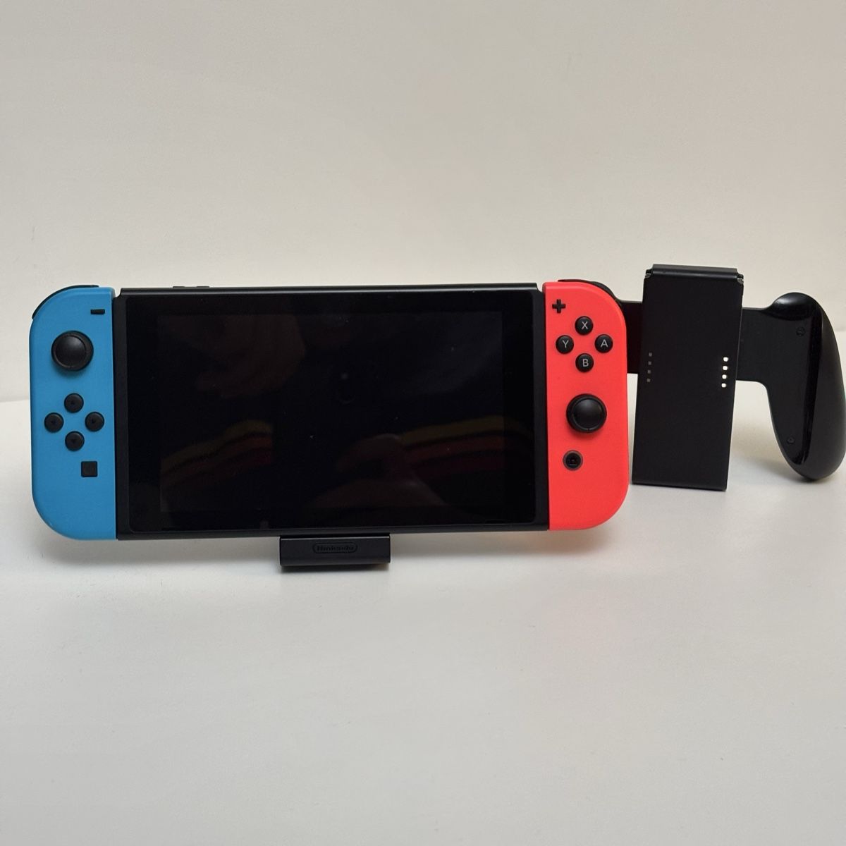 Nintendo Konsolen: Nintendo Switch + 2 Spiele + Pro Controller + Ständer – Gebraucht aus Lausanne von dcl2013 2