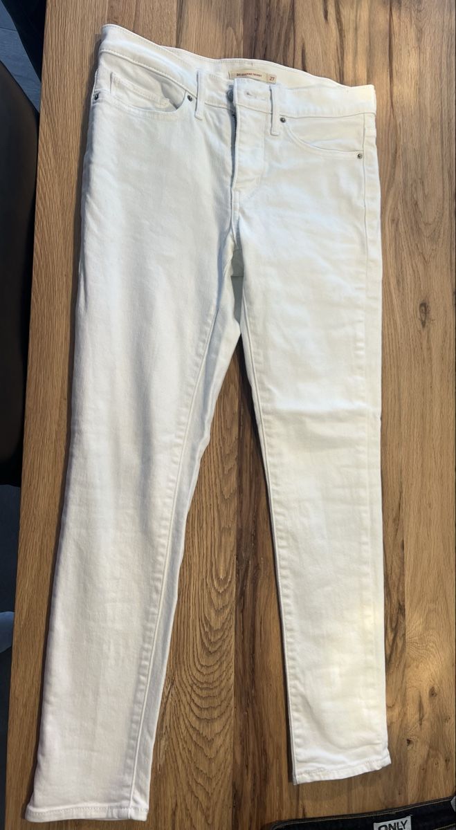 Levi's Jeans: Weisse Levis Jeans – Usato da Ottenbach venduto da simonie