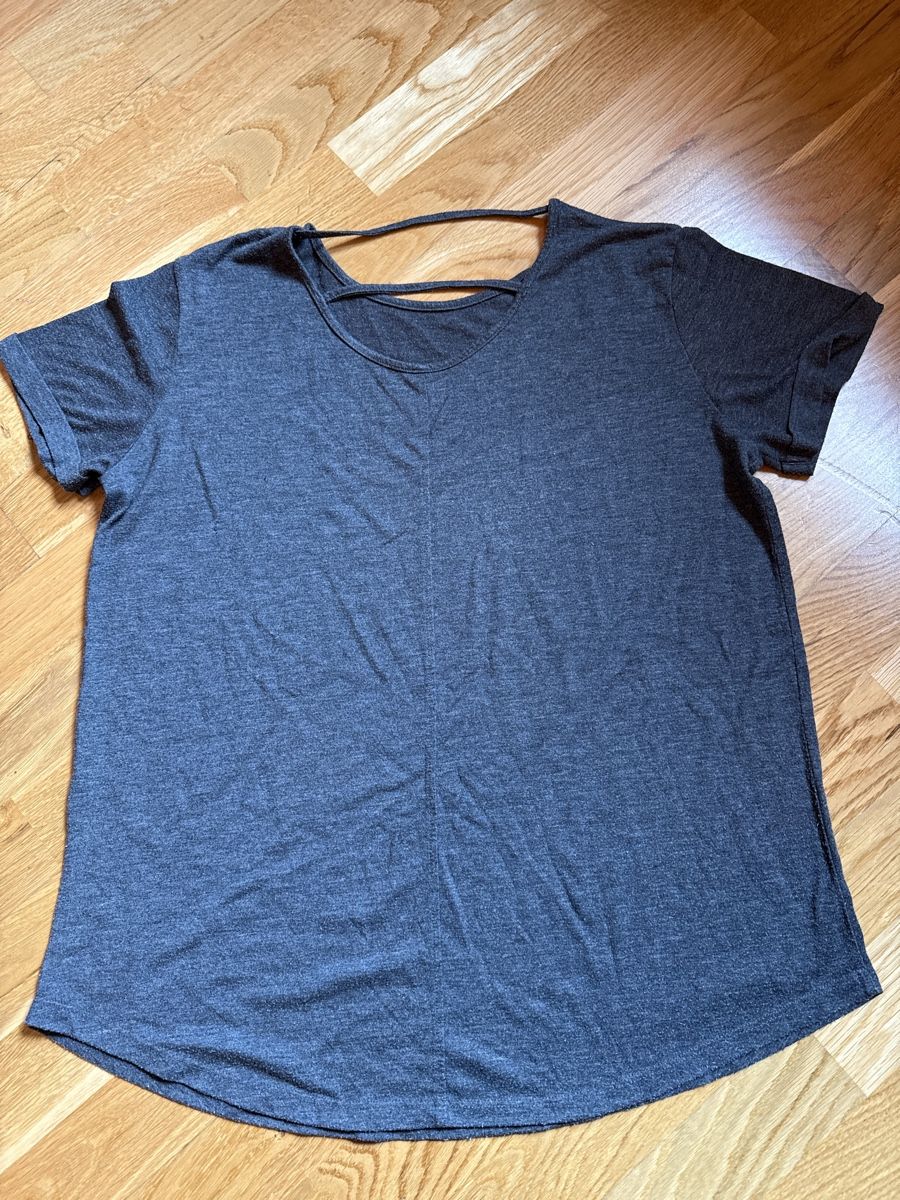 Roxy T-shirt: Roxy Shirt Grau, Rückenausschnitt, Gr.M – Usato da Ottikon venduto da Domito 1