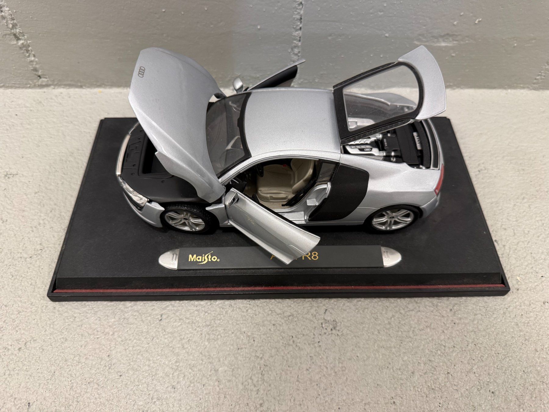 Audi Voitures modèles: Audi R8 Modellauto – D'occasion à Boswil par ReyTiburon 1