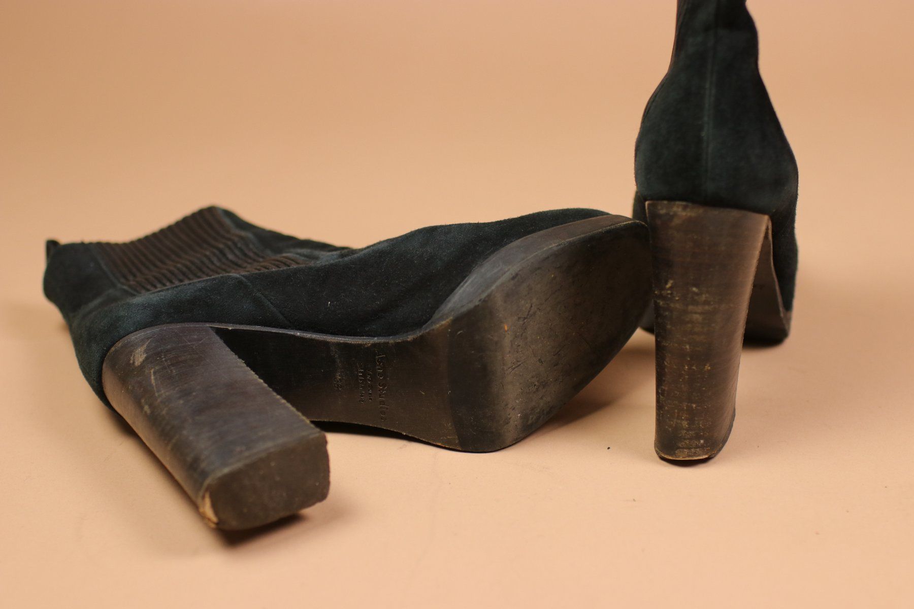 Acne Studios Chaussures femmes: ACNE Studio Black Suede Leather Booties - Size 38 – D'occasion à Hombrechtikon par BAZ-Vintage 3