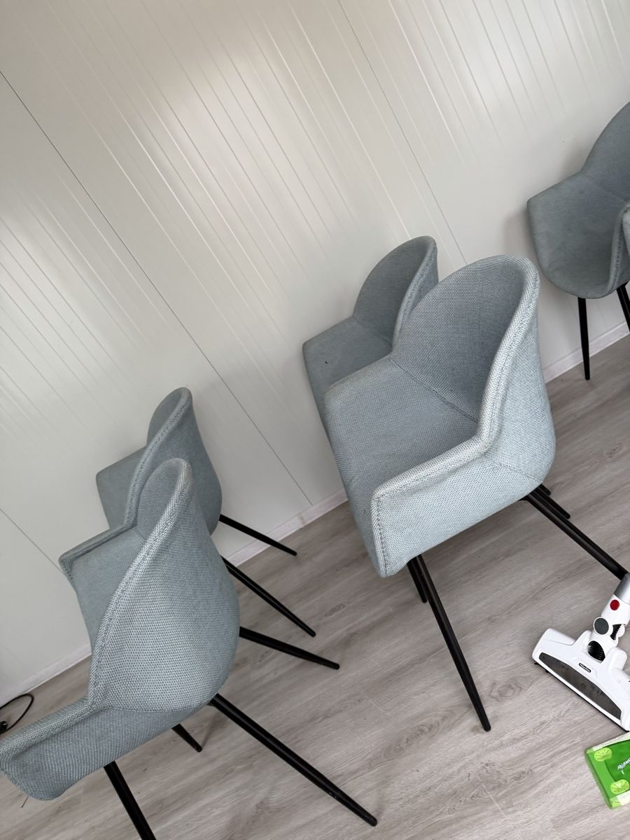 Chaises: 8 stuhl gut zustand – D'occasion à Oftringen par Her-b9th 2