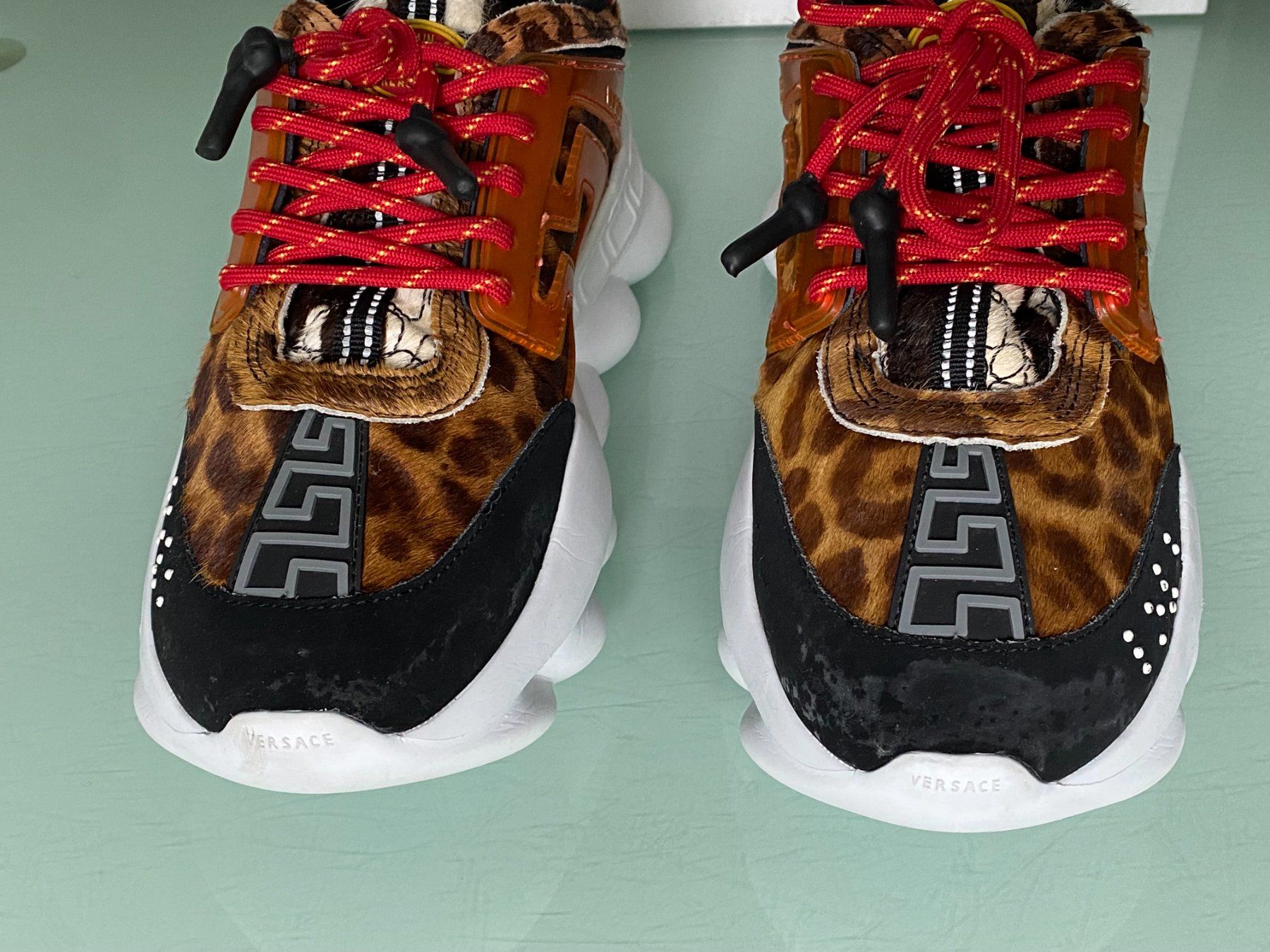 Versace Scarpe da uomo: VERSACE Chain Reacton Runner Pony Leder Low Top Sneakers 42 – Usato da Kreuzlingen venduto da Selliton 1