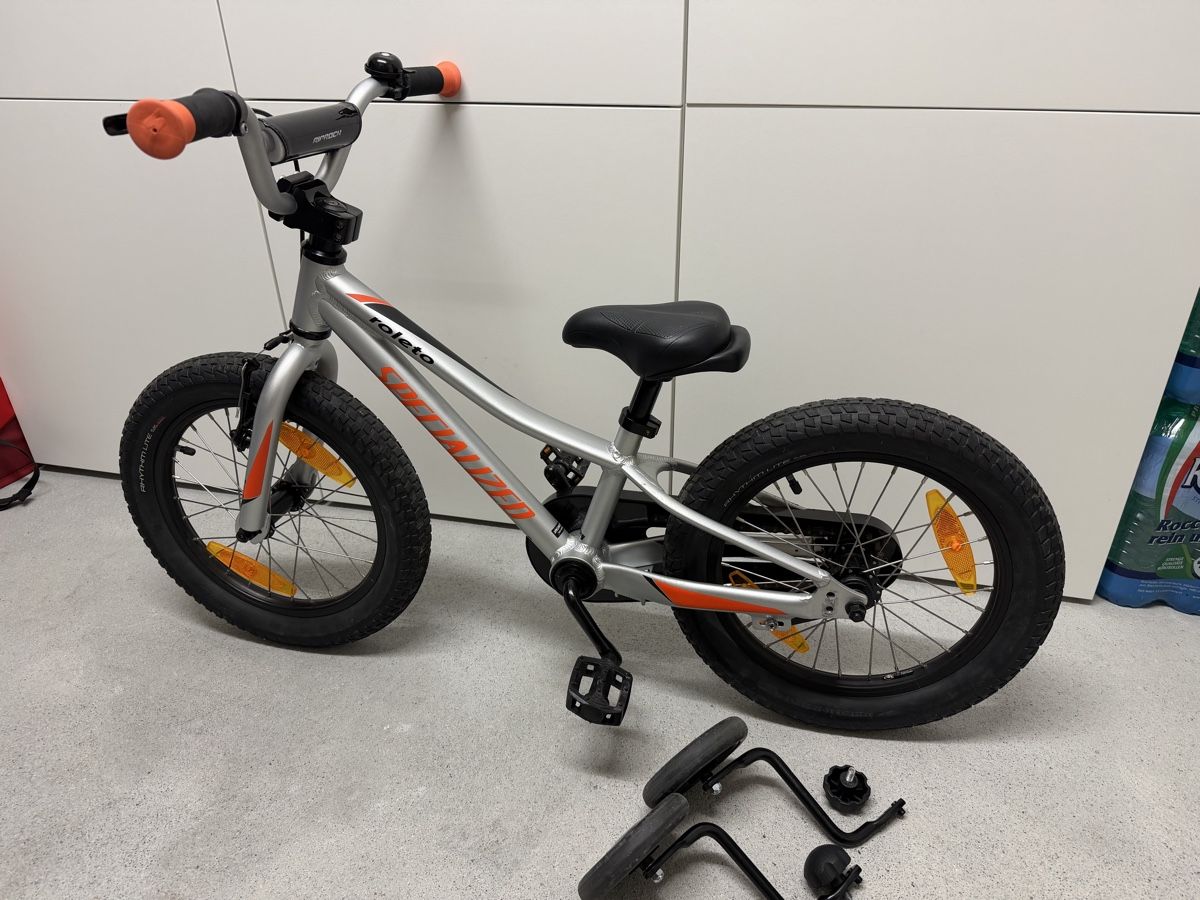 Veicoli per bambini: Spezializet Kindervelo mit Stützräder – Usato da Ballwil venduto da lukyluciano21