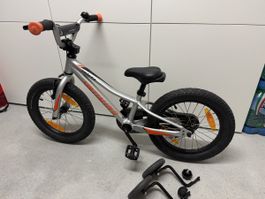 Spezializet Kindervelo mit Stützräder