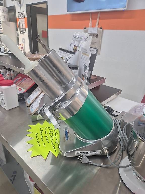 Komplettküchen: Coupe légumes professionnel – Gebraucht aus Etagnières von sav_lwd5