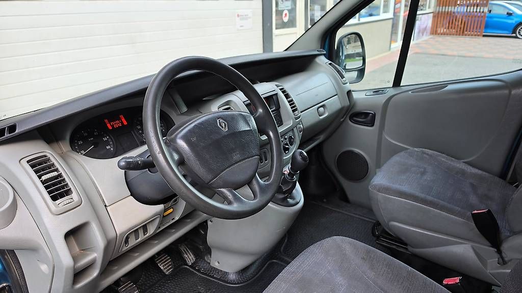 Renault Veicoli commerciali: RENAULT TRAFIC 9 POSTI ARIA CONDIZIONATA – Usato da Cresciano venduto da Gafe2009 4