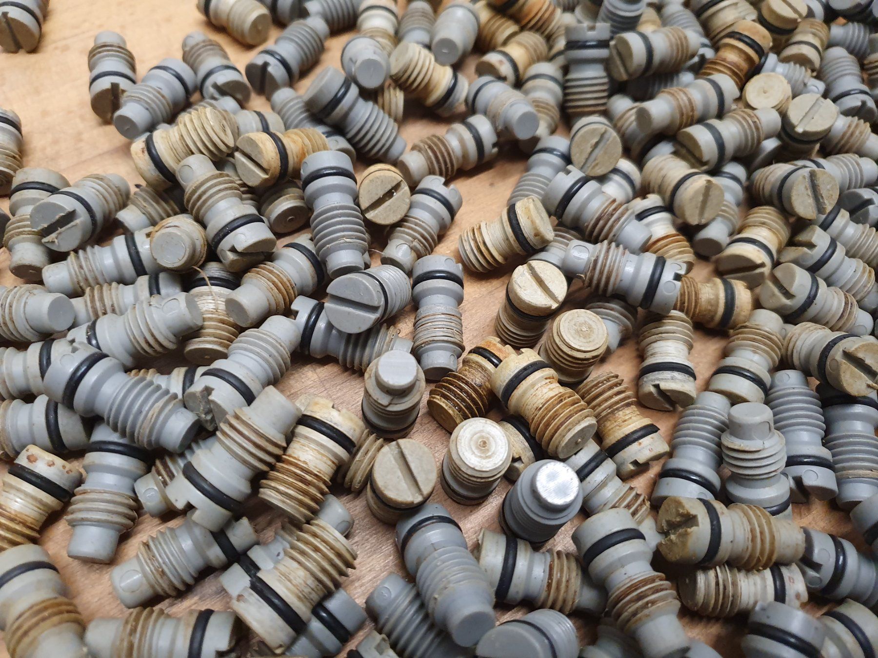 Altro per industria metallurgica: Verschlussschrauben zu Lochrasterplatten – Usato da Dietschwil venduto da FIZENATOR 2