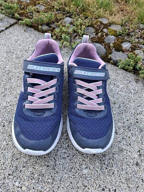Skechers Chaussures filles: Skechers Sneakers Gr. 34 – D'occasion à Männedorf par Einhornmama 2