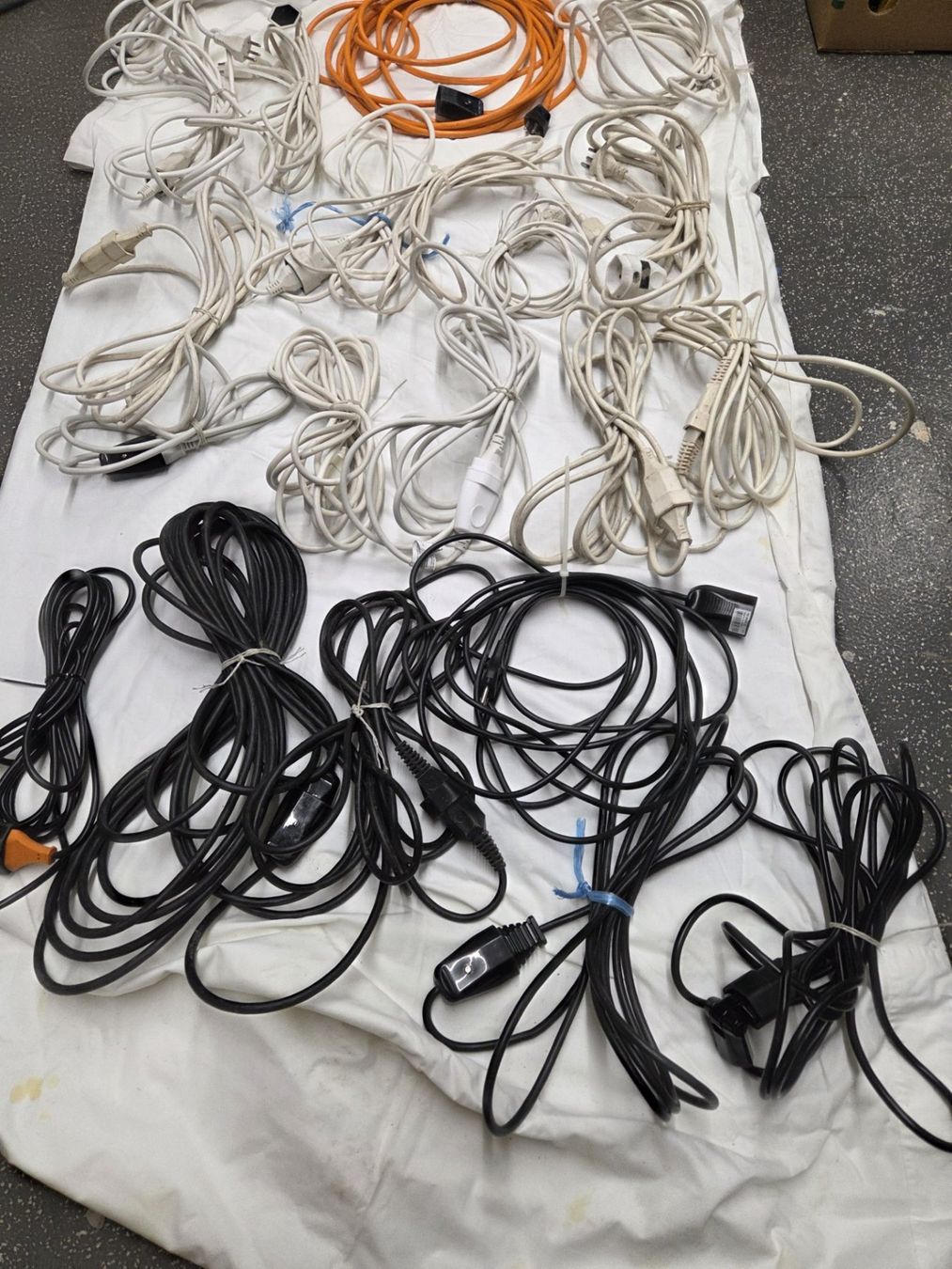 Cavi: Verschiedene Kabel – Usato da Inwil venduto da mein08b