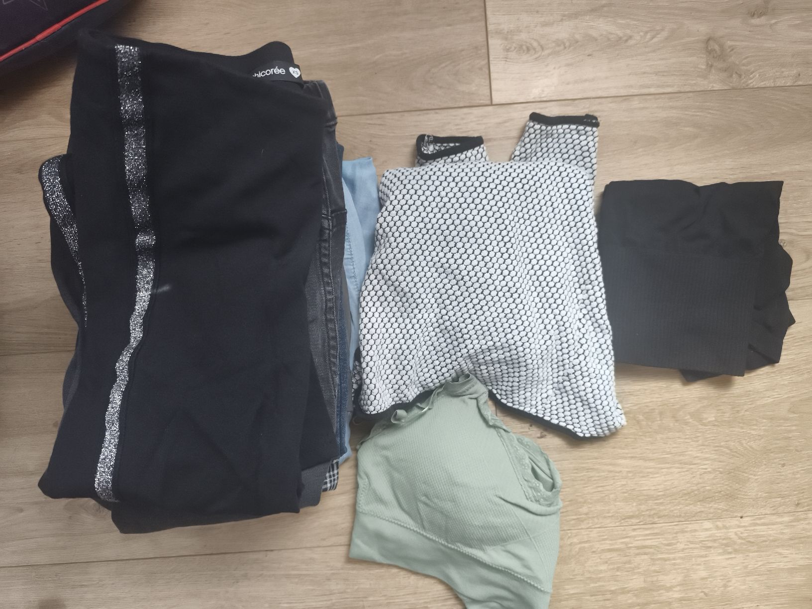 Lotti di vestiti: xs Damen kleidung – Usato da Dietwil venduto da Sereinaa27