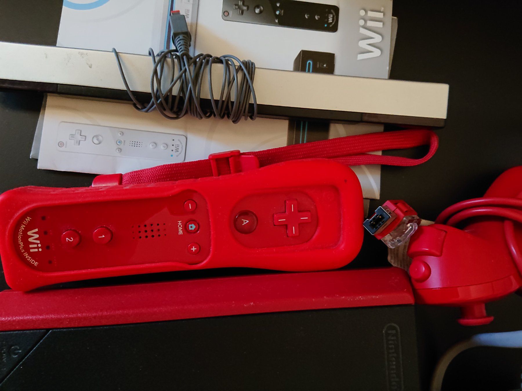 Nintendo Konsolen: Nintendo Wii - Wii Konsole Mini Rot mit Controller und Kabel – Gebraucht aus Liestal von LukiTrade 1