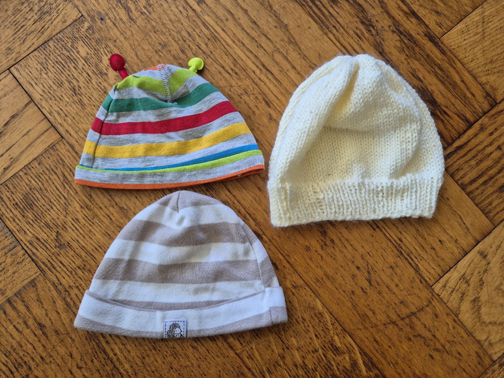 Berretti & Sciarpe: Lot de 3 bonnets bébé – Usato da Yverdon-les-Bains venduto da somiou
