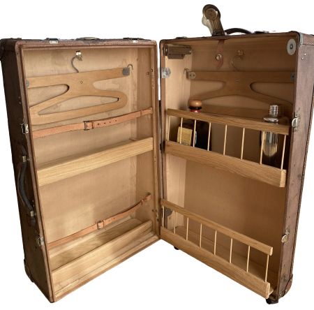 Kofferbar auf Rollen: Vintage Schrankkoffer / Überseekoffer