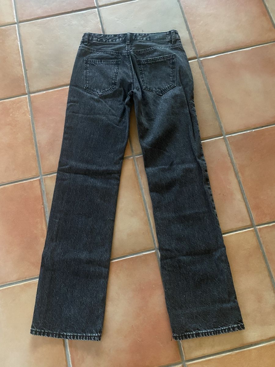 Stradivarius Jeans: Jeans straight leg, schwarz, Gr. 36 – Nuovo (secondo la descrizione) da Dornach venduto da Dlimi 1