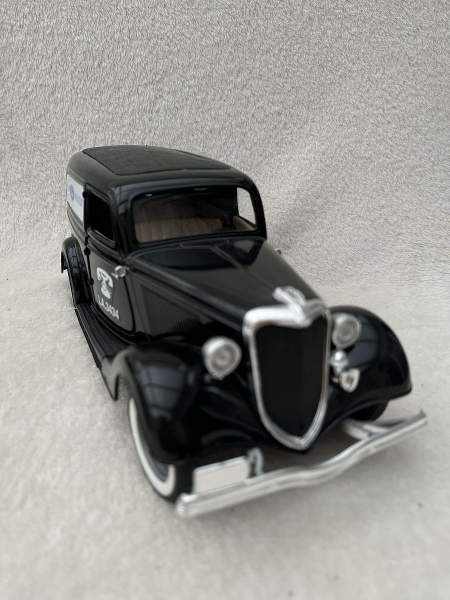 Ford Modellini d'auto: Ford V8 – Nuovo e nell'imballaggio originale da Oberweningen venduto da mer_2yn9