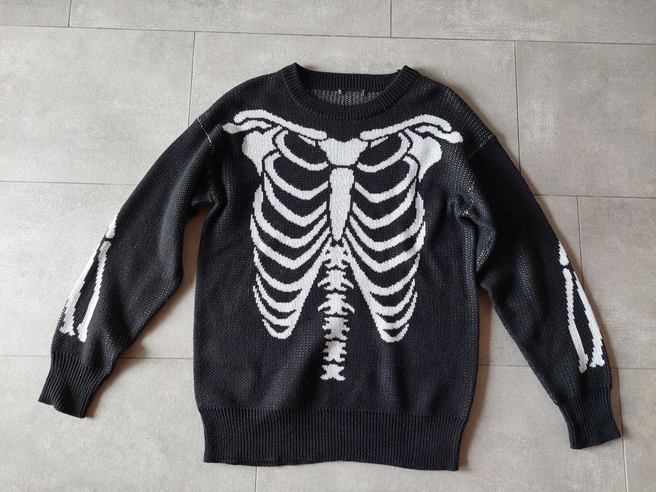 Pullover & Sweatshirts: Skelett Pullover Grösse ca. 164 / 170 – Gebraucht aus Wiesendangen von troawus