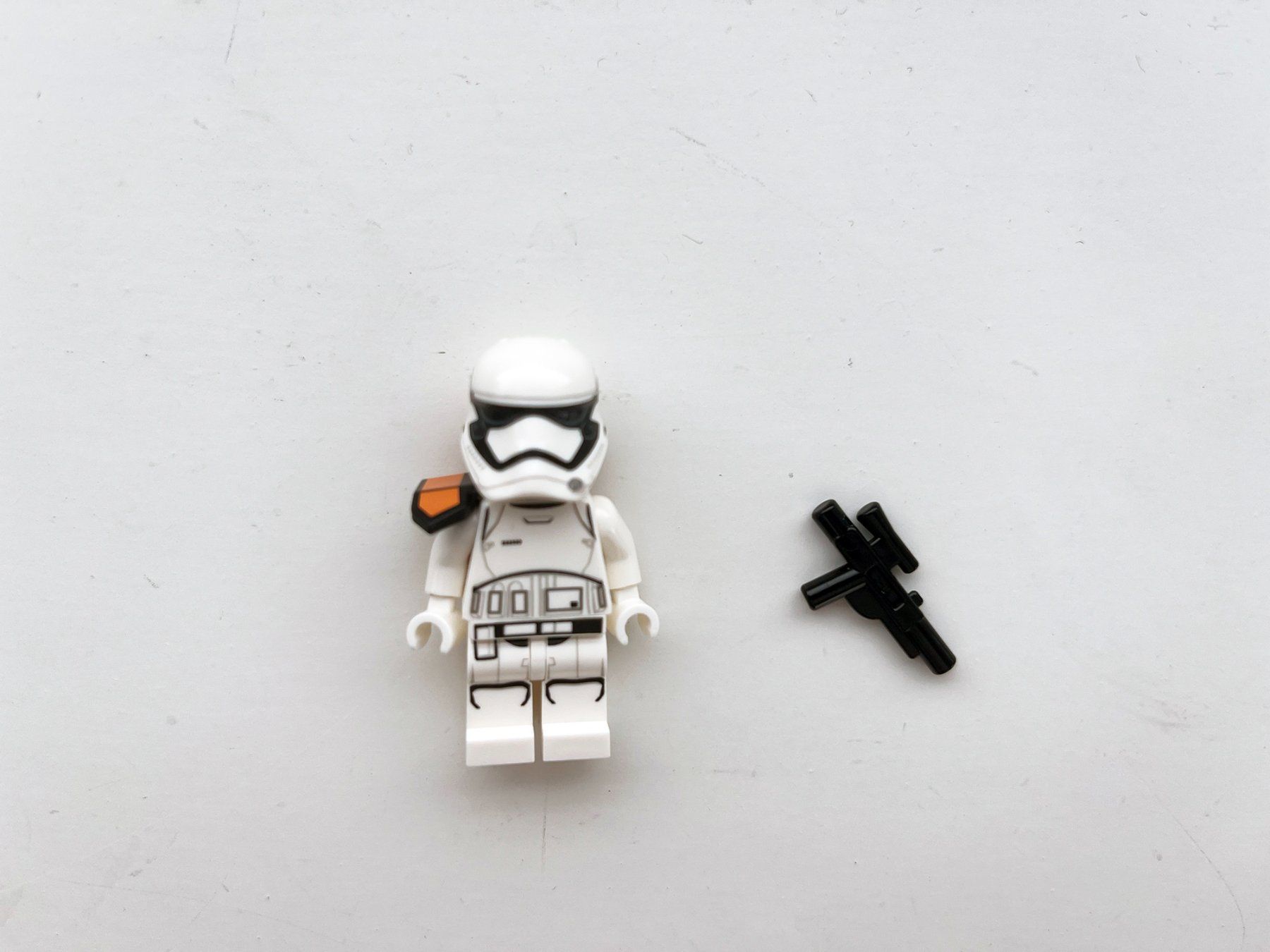 Lego Kit di costruzioni: LEGO Star Wars - SW0667 First Order Stormtrooper + Pauldron – Usato da Lausanne venduto da BeyondStories 1