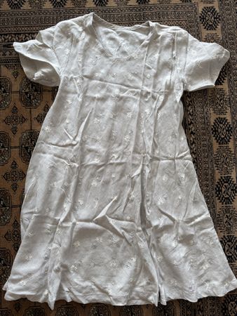 Sommerliches Kleid mit Blumenmuster, Grösse M /L Leinen
