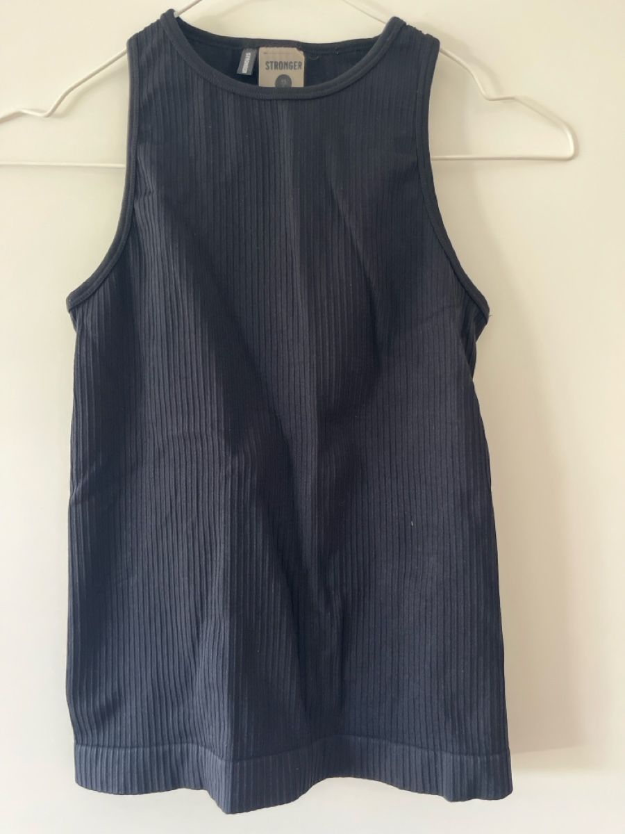 Top: Workout tank top  – Nuovo (secondo la descrizione) da Männedorf venduto da cec_6vdr