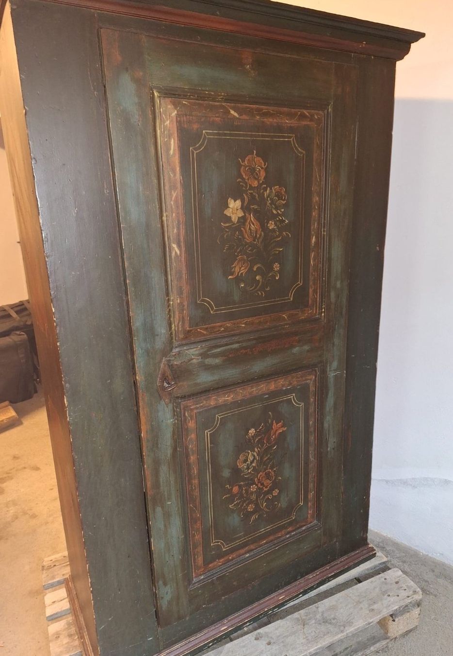 Armadi: Schrank Baujahr 1836 – Usato da Schwarzenegg venduto da musi09 3