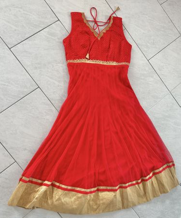 Indisches Kleid rot gold ärmellos Grösse M guter Zustand