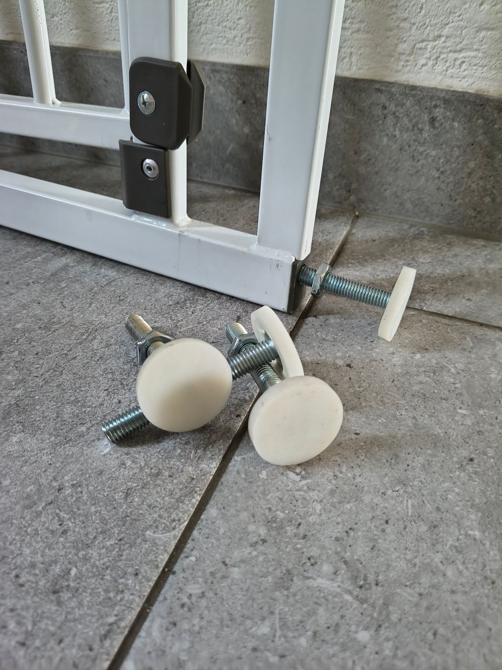 Geuther Box & Barriere di sicurezza: Barrière de securité enfant – Usato da Aire-la-Ville venduto da CDA 2