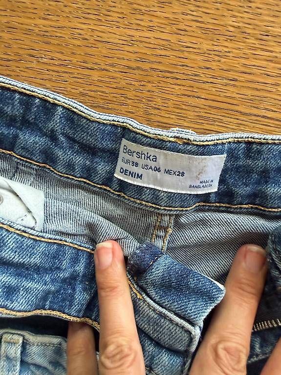 Jeans: Bershka 2 Jeans Shorts Gr 38 – Usato da Schindellegi venduto da Poshanna 1