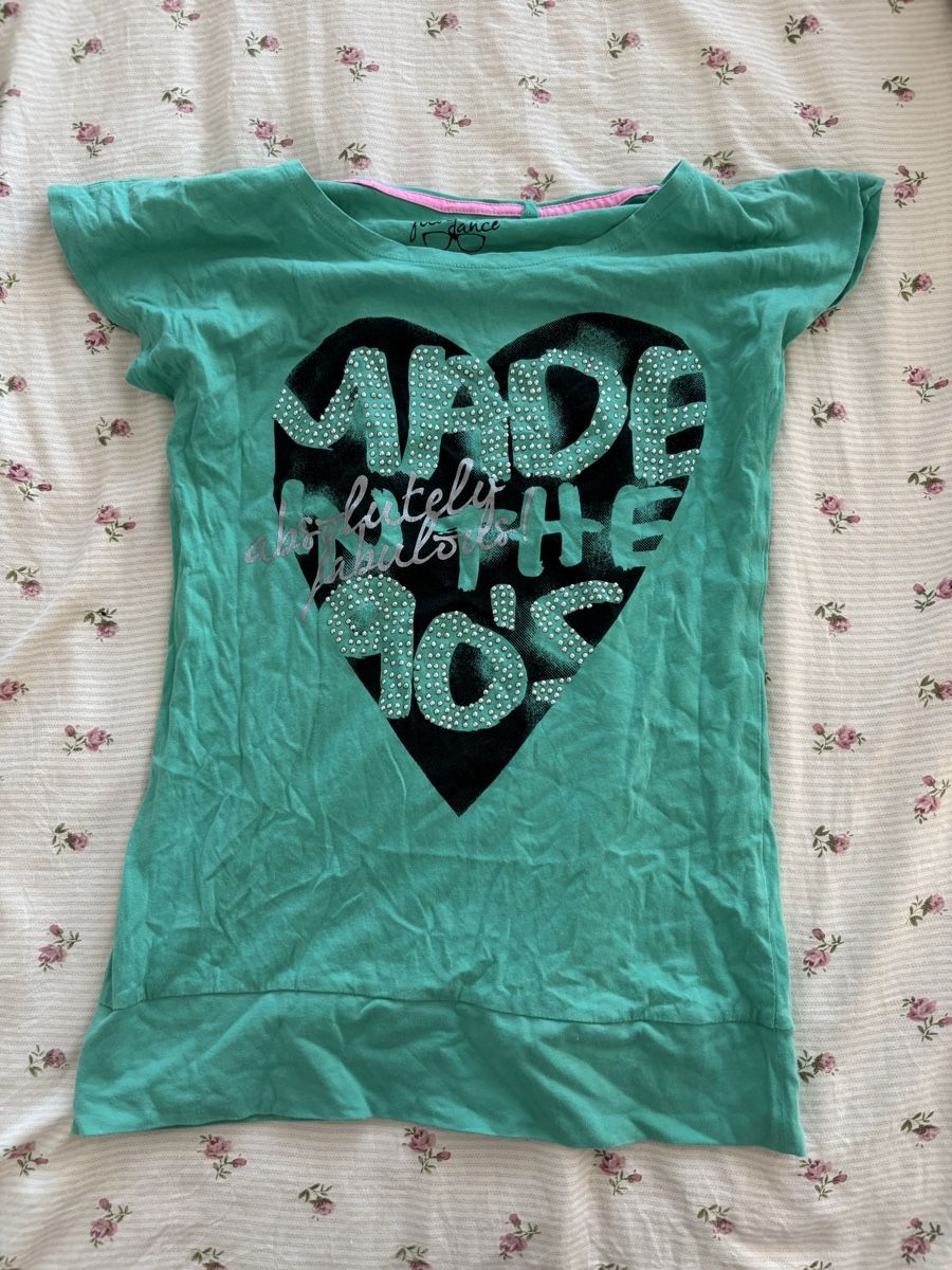 Top: Just Dance Graphic Tee – Usato da Steinhausen venduto da zgo_6dc6