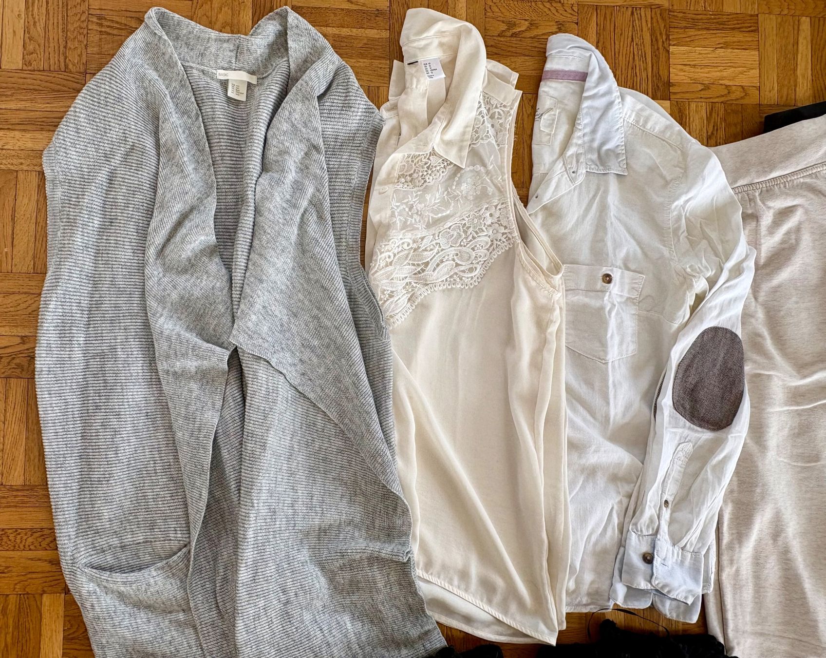 Kleiderpakete: 15- teiluges Kleiderpaket. Hosen, Pullis etc – Gebraucht aus Oetwil an der limmat von Sual 1