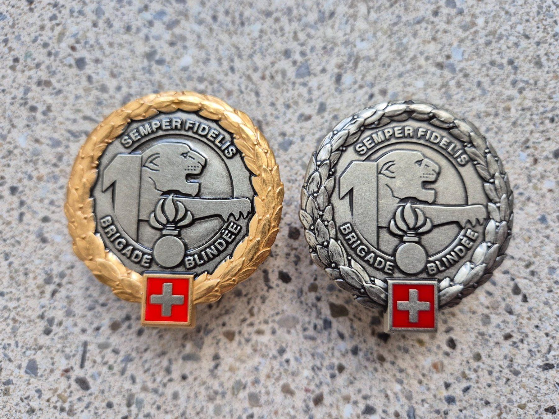 Schweizer Armee Placchette & Badge: *** Beretemblem Set Grenadier *** – Usato da Riedholz venduto da fr_sIruP