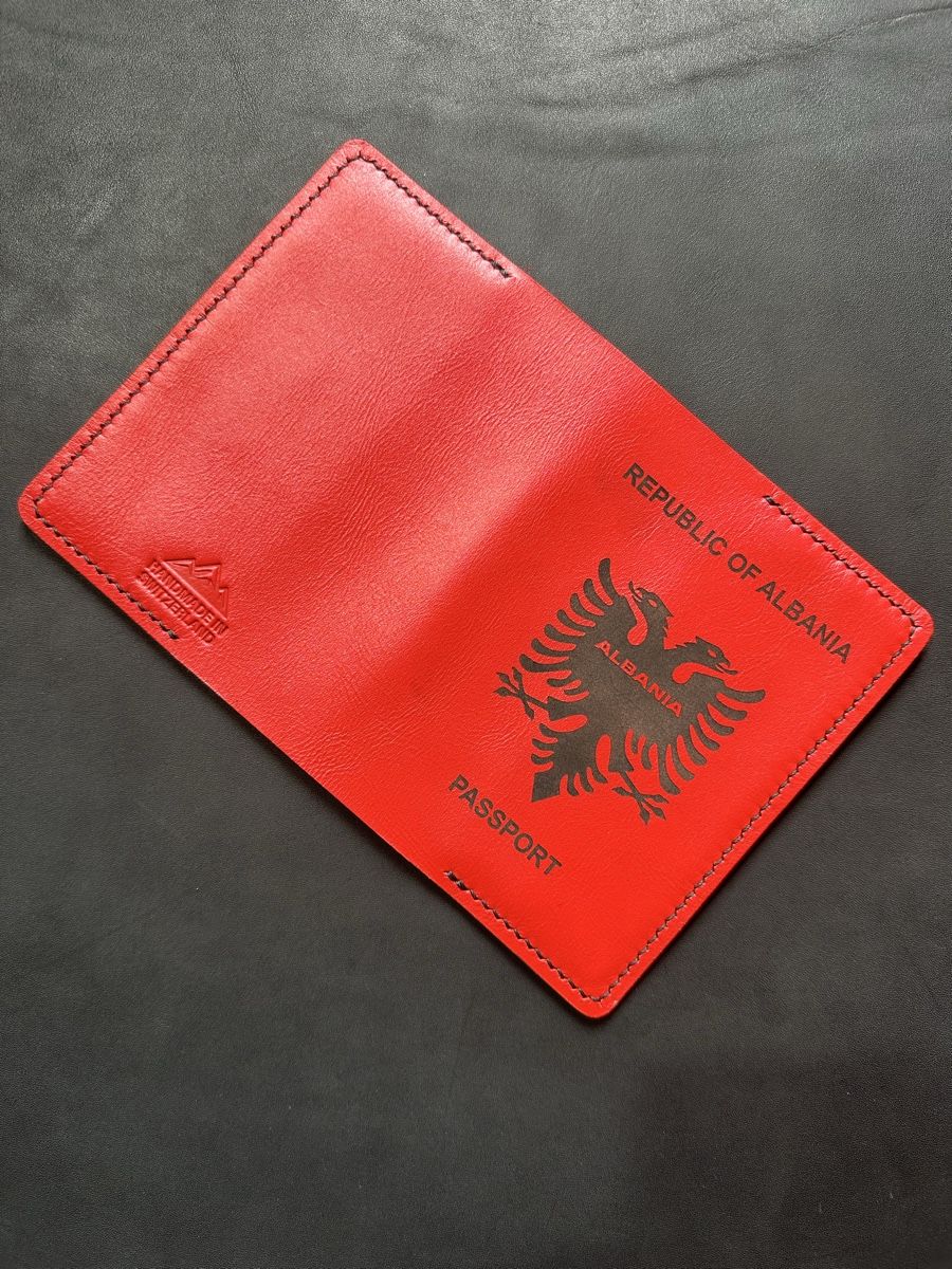 Cover & Protezioni schermo: Handgefertigte Passhülle aus echtem Leder – Nuovo e nell'imballaggio originale da Mettmenstetten venduto da vad_57p2 1