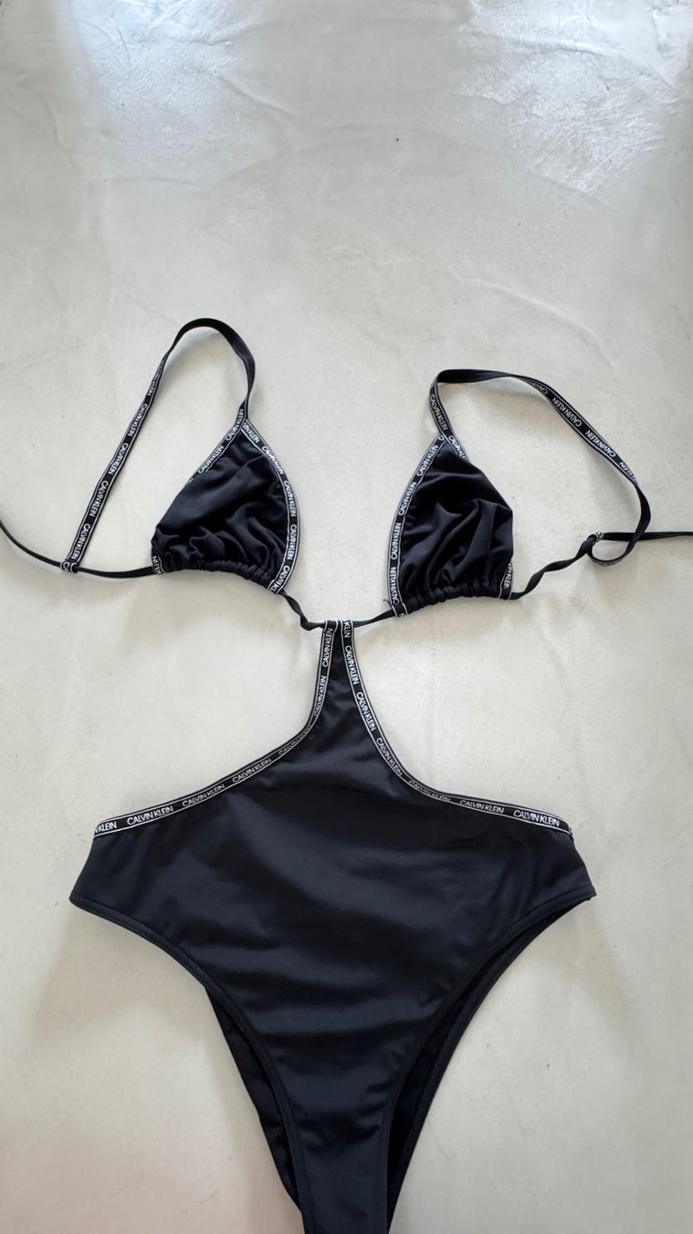 Calvin Klein Costumi da bagno & Bikini: Maillot de bain une pièce Calvin Klein – Usato da giffers venduto da sev_c9x9 4