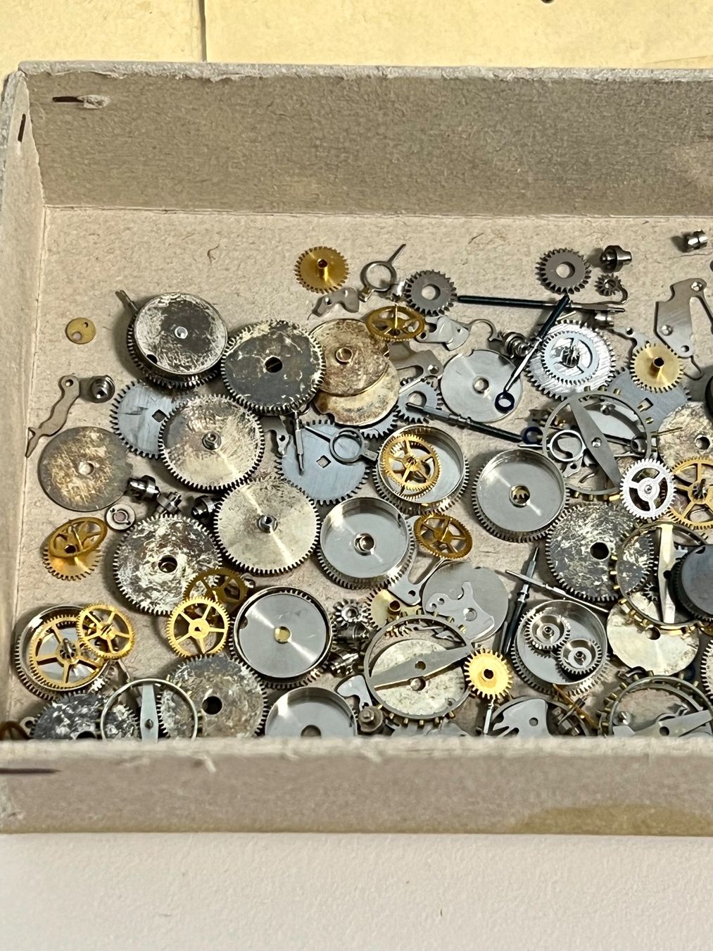 Orologi: Lot de pièces horlogères diverses – Usato da Sion venduto da ROBY_ROBY_ROBY 4