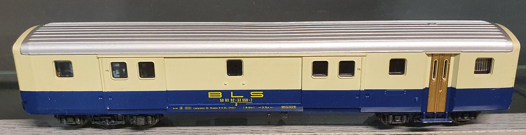 Roco Modelleisenbahnen: ROCO:DC: BLS GEPÄCKWAGEN BLAU/CRÈME – Gebraucht aus Biglen von taunus82 1