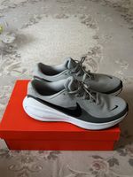 Nike Laufschuhe HJ9198-004 grau Grösse 45 neu in Box