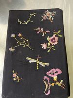 Elegante Clutch mit Blumenstickerei - Top Zustand!