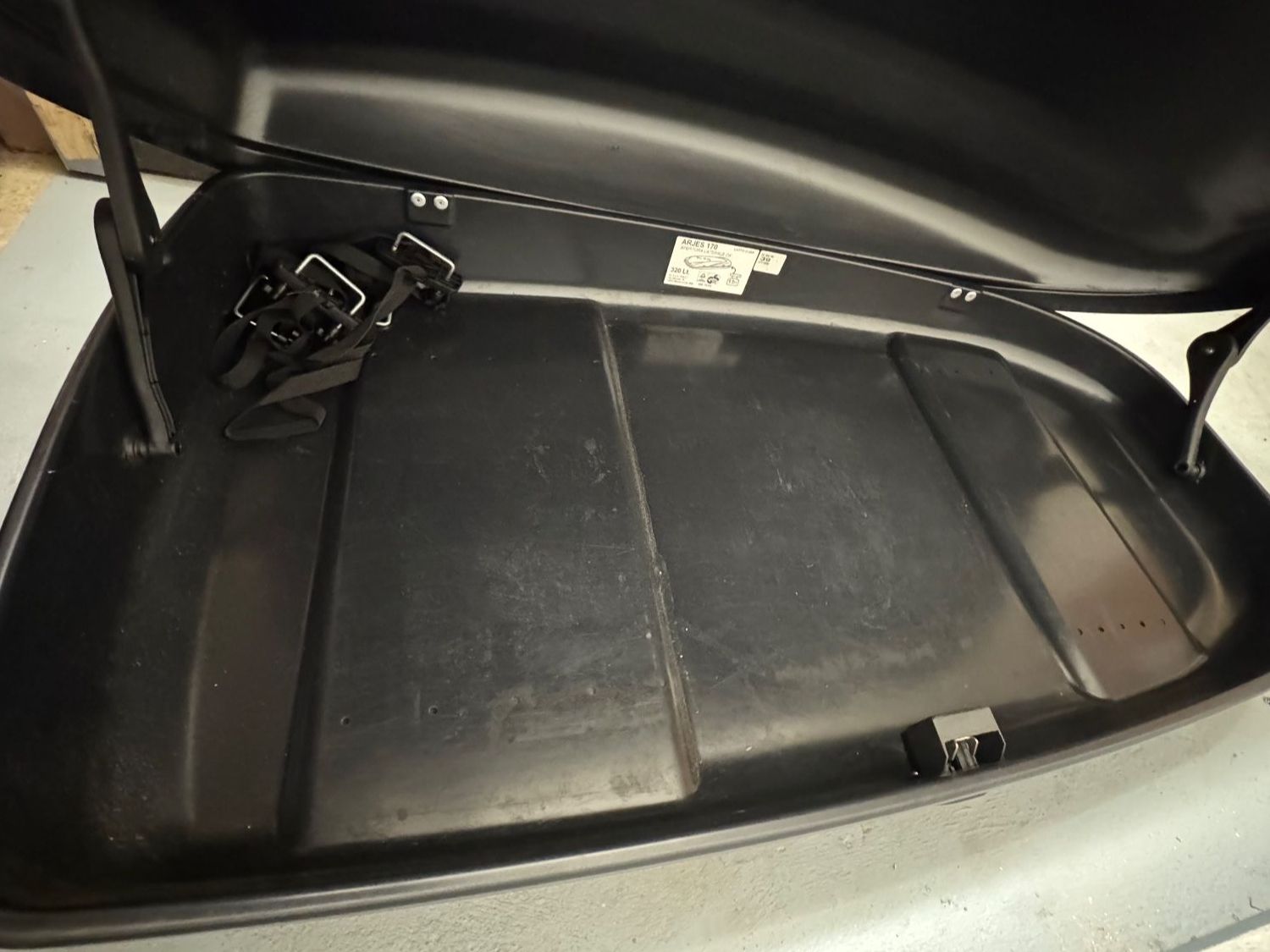 G3 Box da tetto: Dachbox G3 Arjes 320 schwarz glänzend mit Träger – Usato da Flums venduto da Joha 5