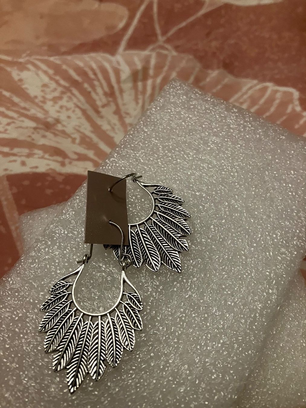 Orecchini pendenti & Orecchini a lobo: Modeschmuck Hübsche silberfarbene Ohrhänger "Federn", neu – Nuovo (secondo la descrizione) da Affoltern am Albis venduto da Dlotti 2