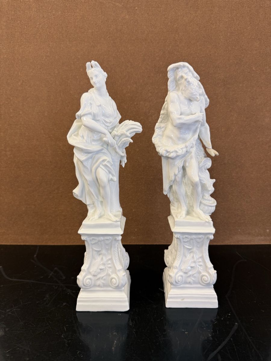 Statuette: 2 statuettes en porcelaine – Usato da montreux venduto da Always-Good